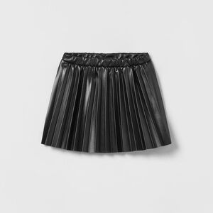 Zara elasticized pleated skirt kids size 4-5 black. Great condition.